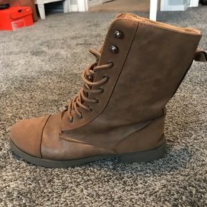 Boots size 10
